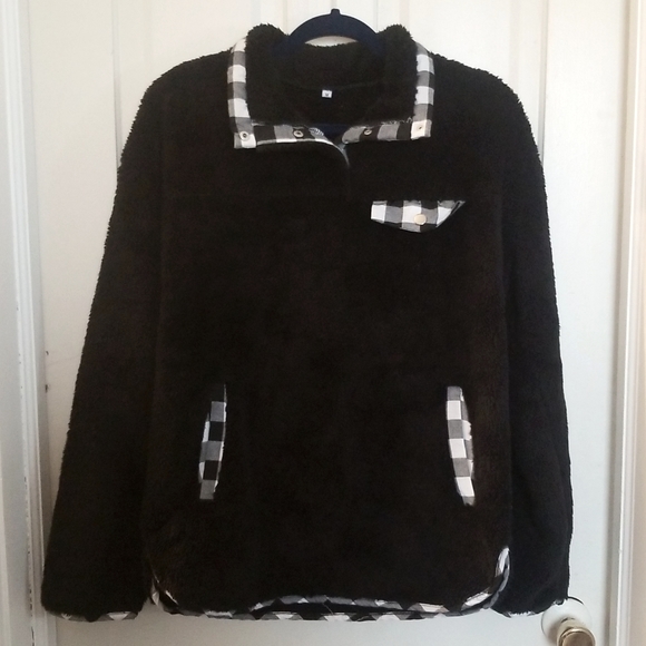 Jackets & Blazers - BNWOT Medium Black and white plaid design around soft fleece pullover